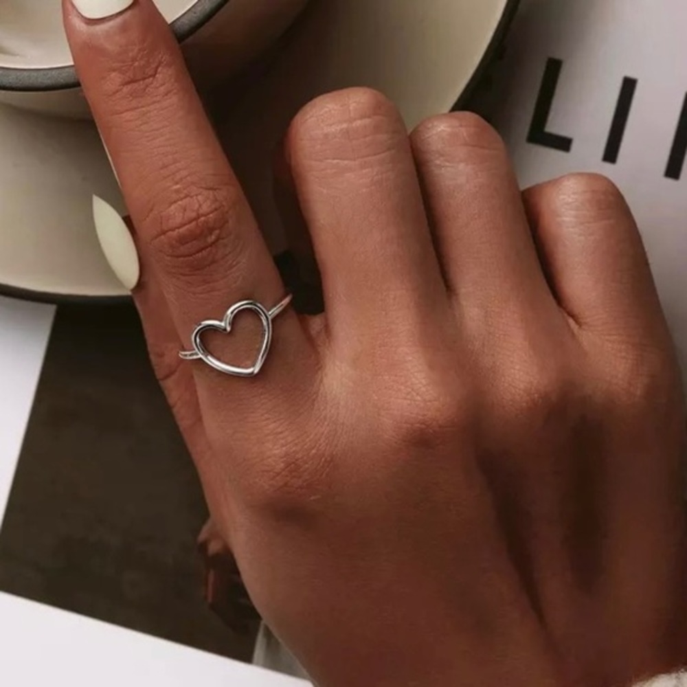 925 Sterling Silver Simple Minimalist Heart Ring - Picture 2 of 6
